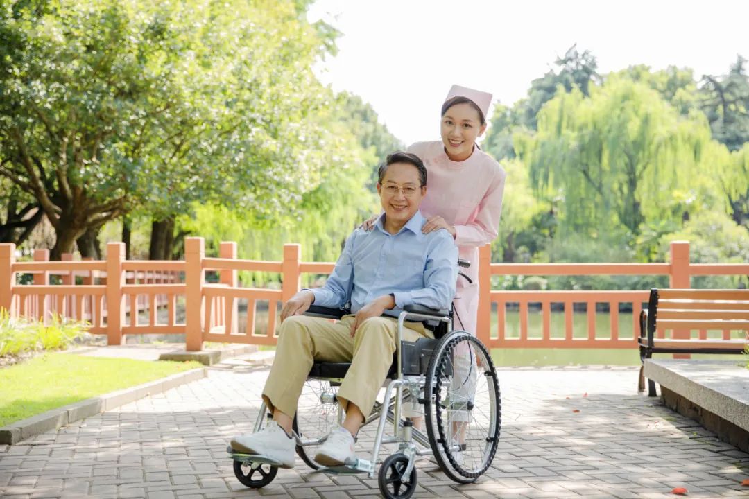 破解养老护理员“不好找、不好用”难题(图1)