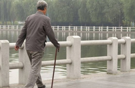 老人对新冠二次感染不必恐慌(图1)